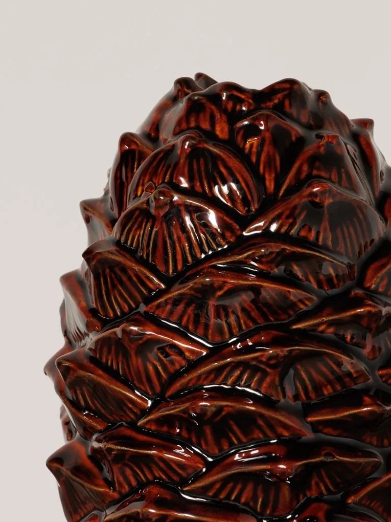 Vaza rosie din ceramica, forma de con de pin, Pinecone