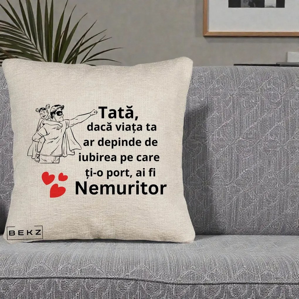 Cadou pentru Tata - Perna Personalizata Tata Nemuritor Supererou cu Masca, 40x40 cm, Bej Canapea, Husa Detasabila, Perna Inclusa, BEKZ®