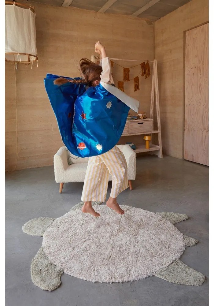 Covor pentru copii bej lavabil/țesut manual din bumbac 110x130 cm Sea Turtle – Lorena Canals