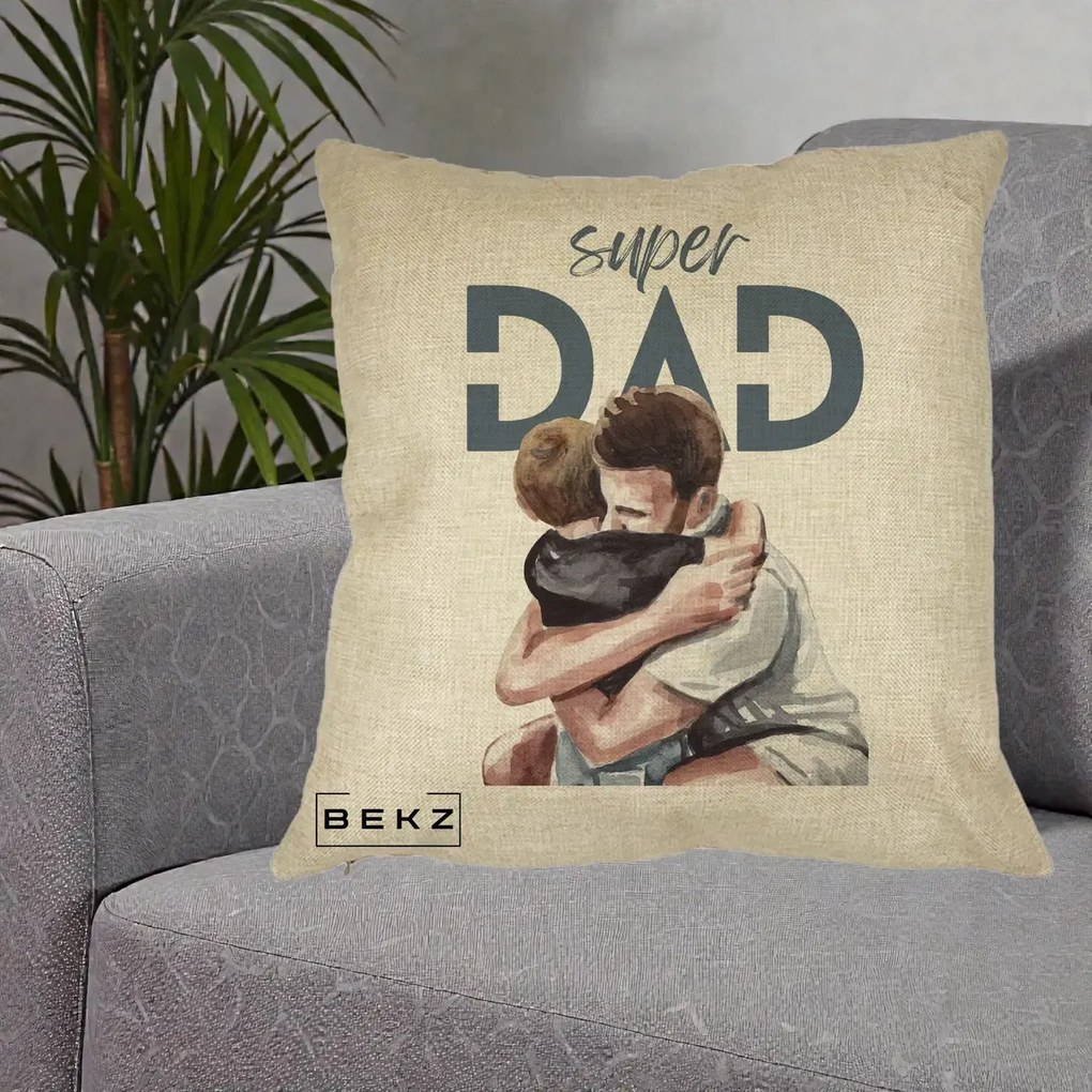 Cadou pentru Tata - Perna Personalizata Super Dad Tata si Fiu Imbratisare, 40x40 cm, Crem, Husa Detasabila, Perna Inclusa, BEKZ®