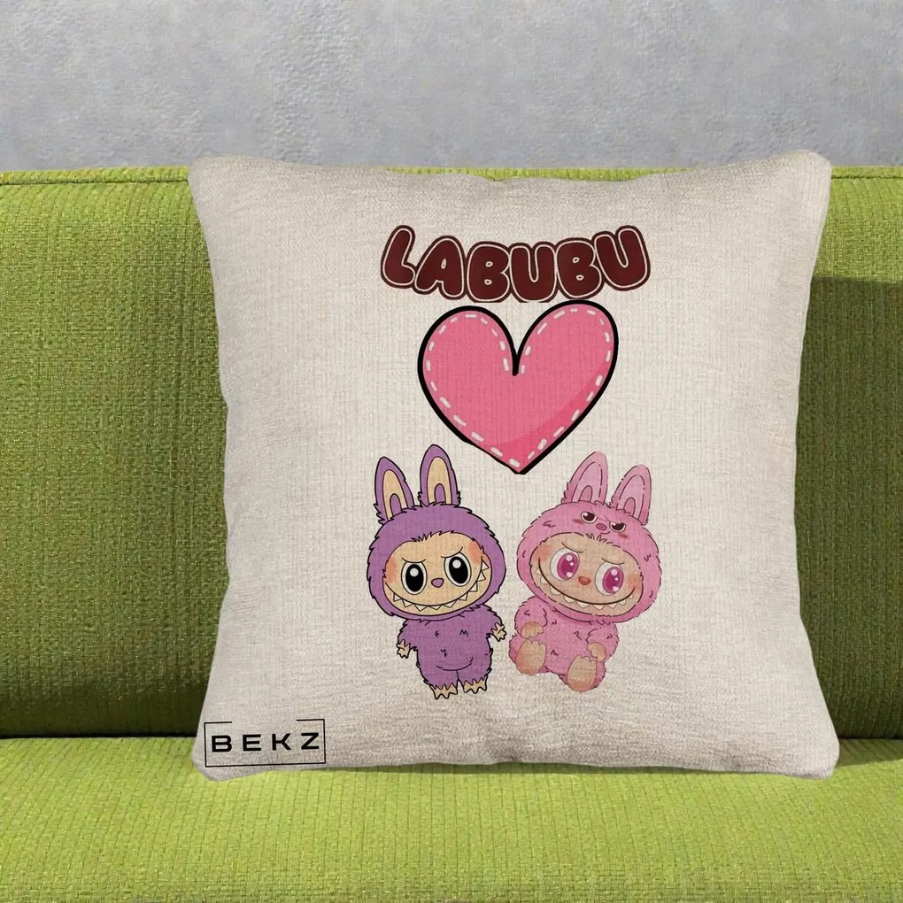 Perna Personalizata Labubu Cuplu Inima, 40x40 cm, Bej Canapea, Husa Detasabila, Perna Inclusa, BEKZ®