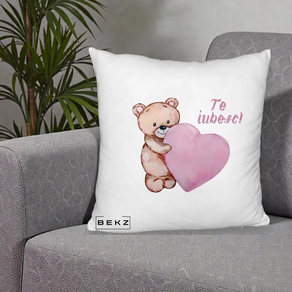 Cadou Romantic - Perna Personalizata Te Iubesc Ursulet cu Inima Roz Acuarela, 40x40 cm, Alb Pufos, Husa Detasabila, Perna Inclusa, BEKZ®