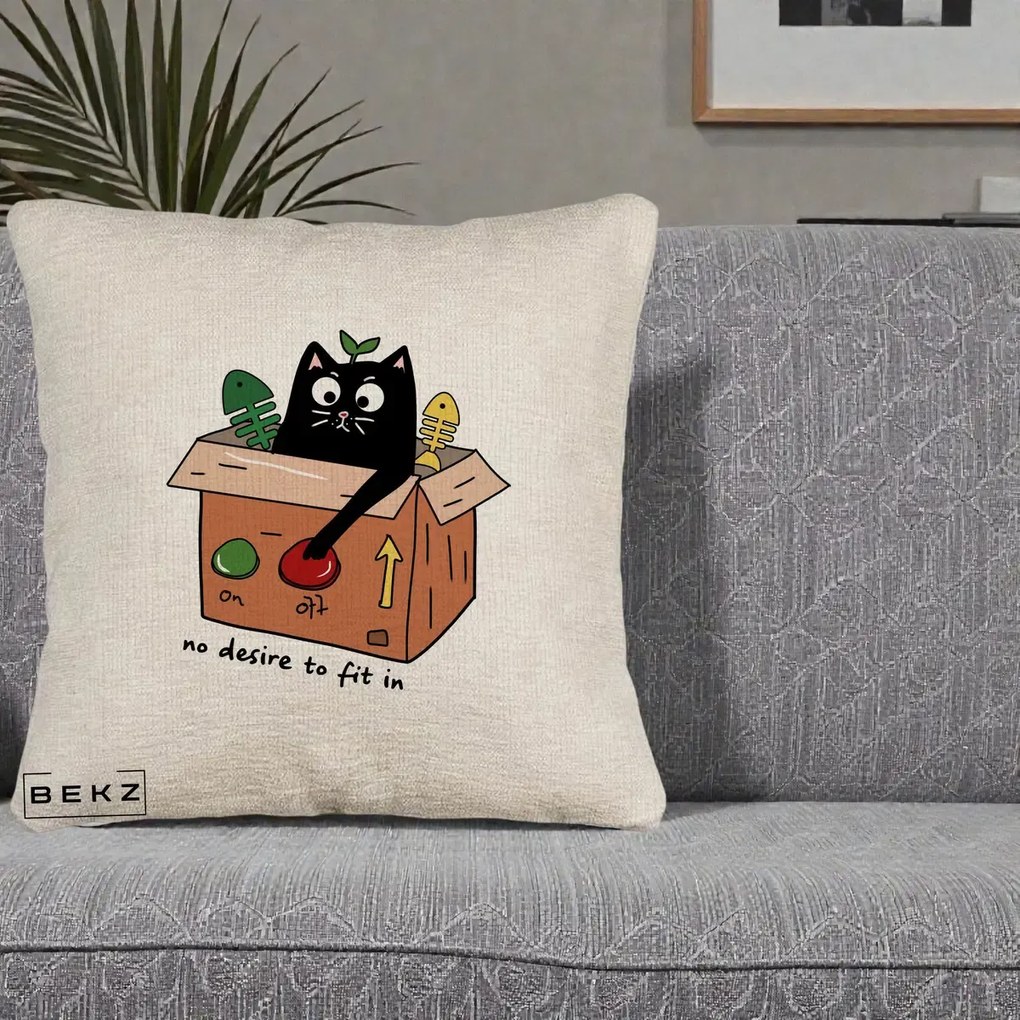 Perna Decorativa Pisica in Cutie No Desire to Fit In, 40x40 cm, Bej Canapea, Husa Detasabila, Perna Inclusa, BEKZ®