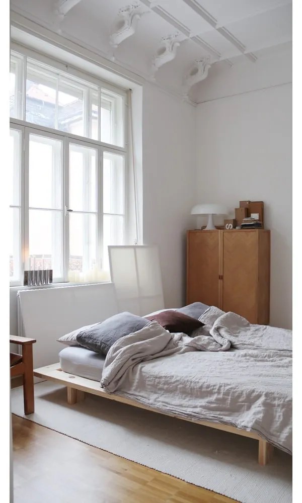 Pat matrimonial din lemn masiv de pin cu somieră 180x200 cm Japan – Karup Design