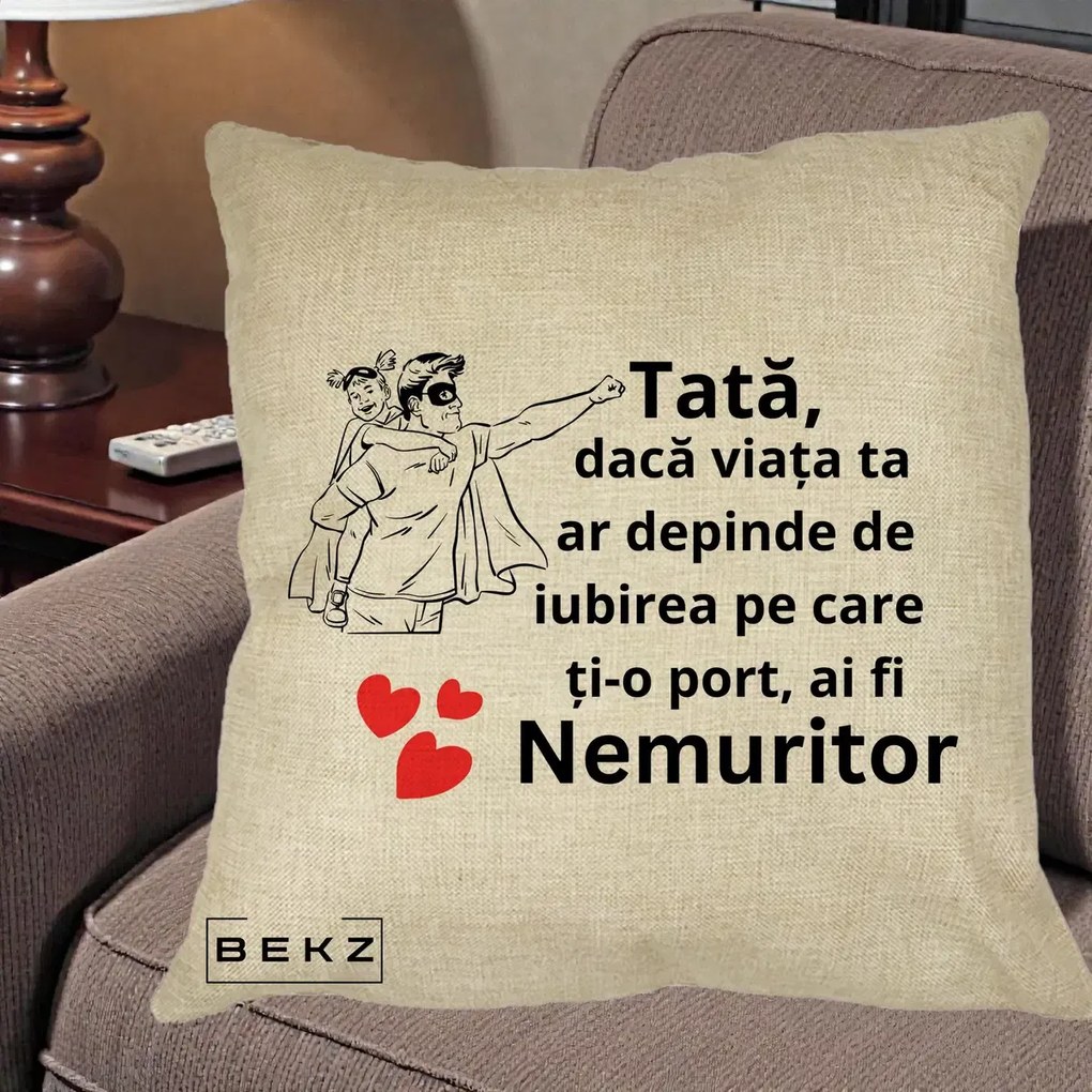 Cadou pentru Tata - Perna Personalizata Tata Nemuritor Supererou cu Masca, 40x40 cm, Crem, Husa Detasabila, Perna Inclusa, BEKZ®