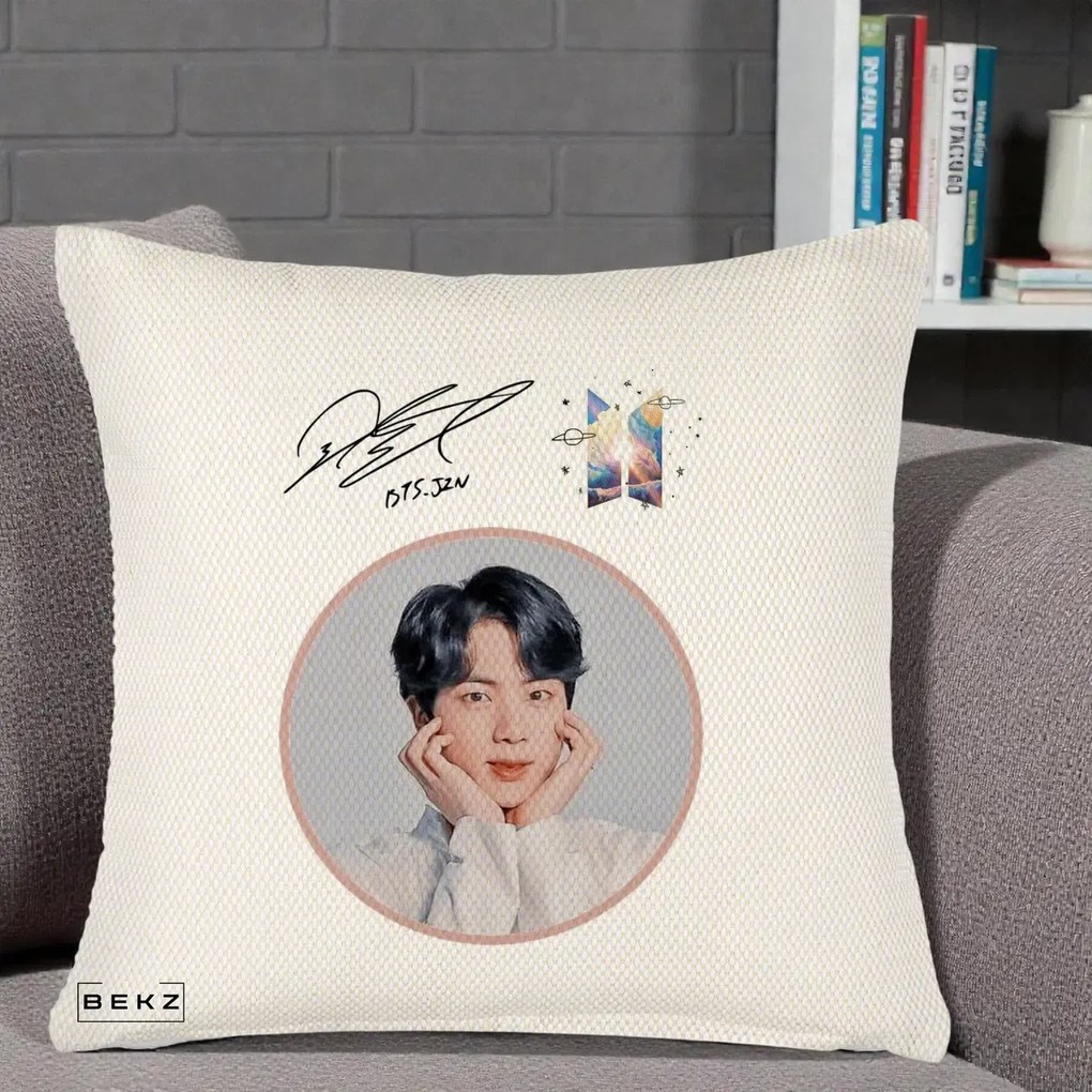 Perna Personalizata K-pop BTS Jin Portret cu Autograf, 40x40 cm, Crem Reliefat, Husa Detasabila, Perna Inclusa, BEKZ®