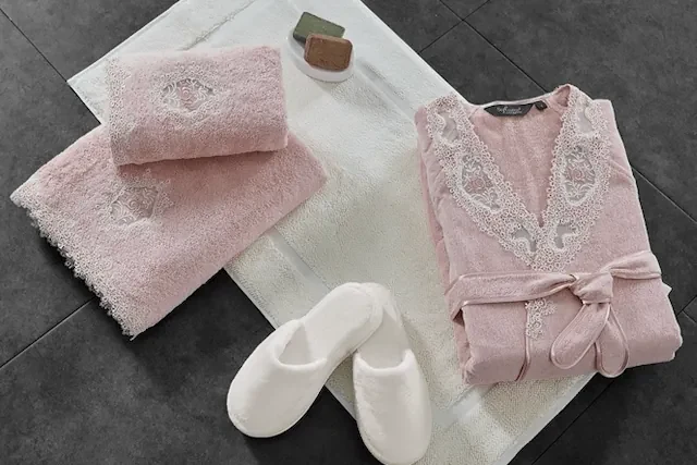 Halat elegant DESTAN de damă în cutie cadou M Violet / Liliac