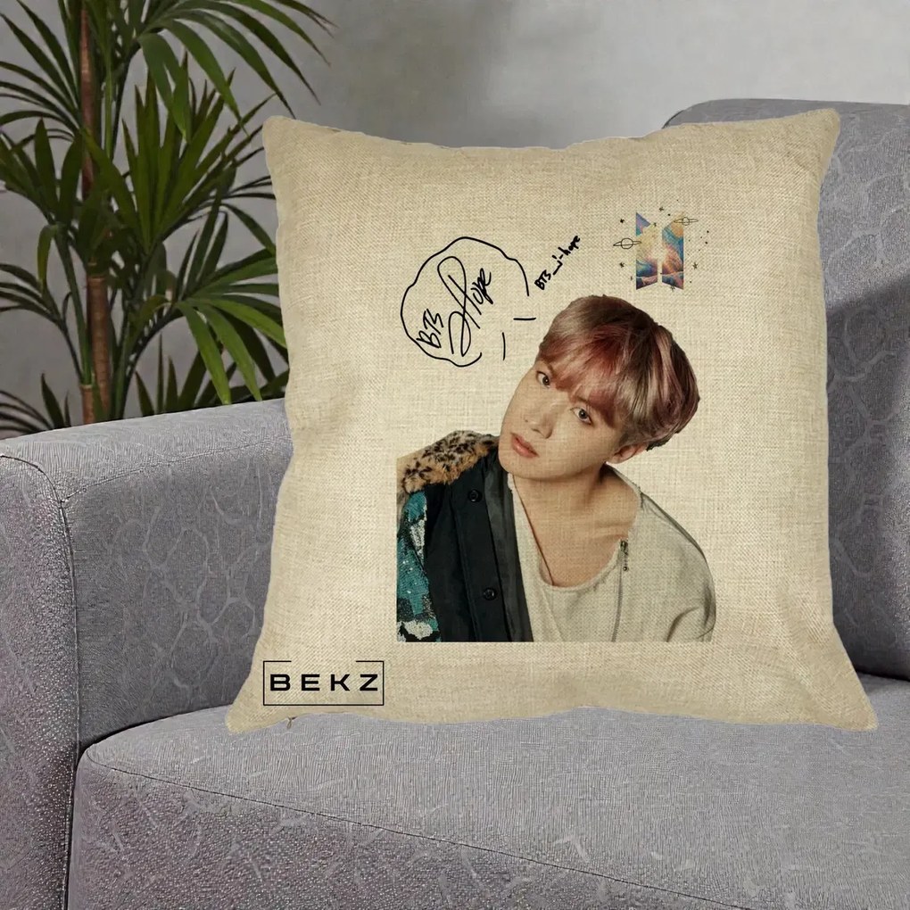 Perna Personalizata K-pop BTS J-Hope Par Roz Autograf, 40x40 cm, Crem, Husa Detasabila, Perna Inclusa, BEKZ®