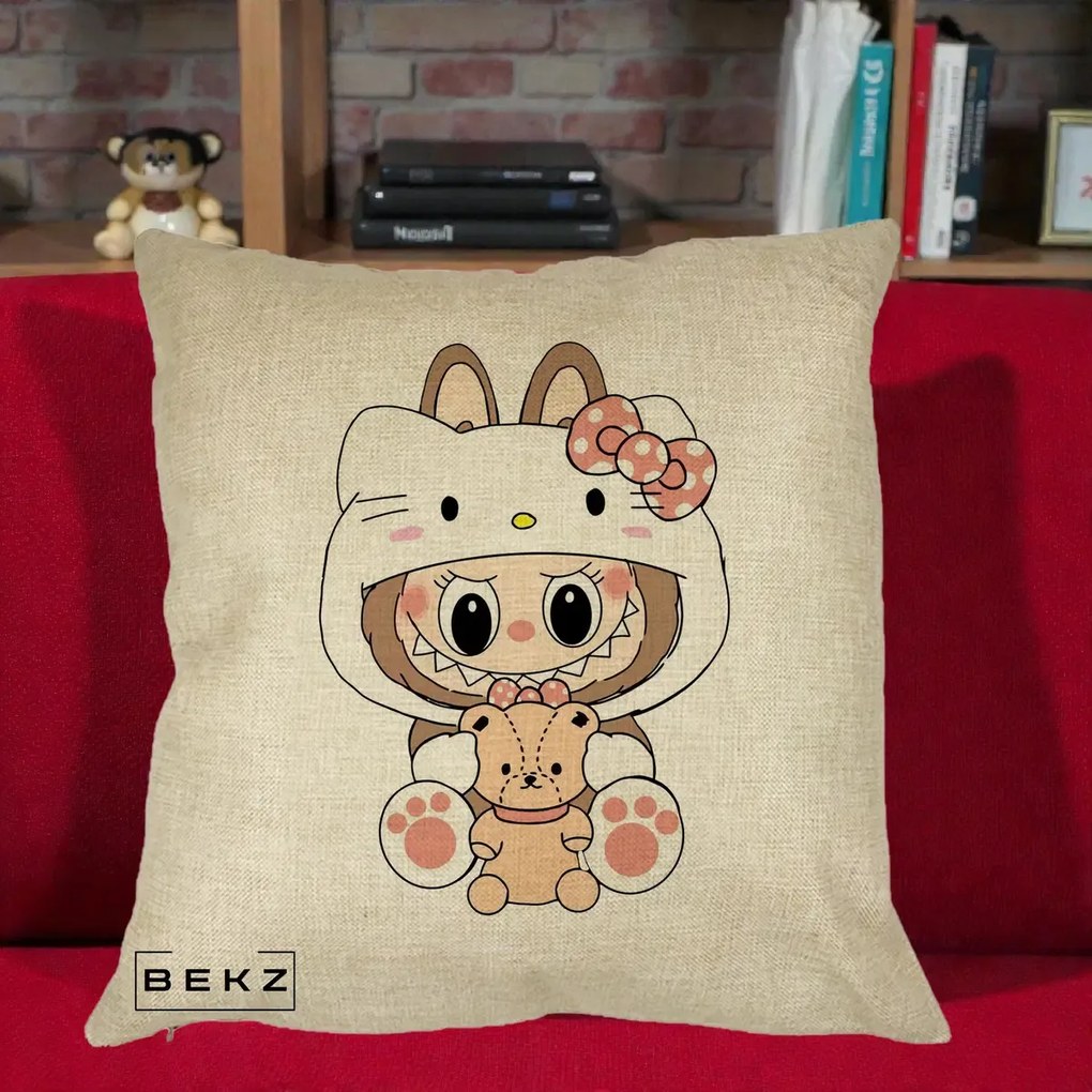 Perna Personalizata Labubu x Hello Kitty, 40x40 cm, Crem, Husa Detasabila, Perna Inclusa, BEKZ®