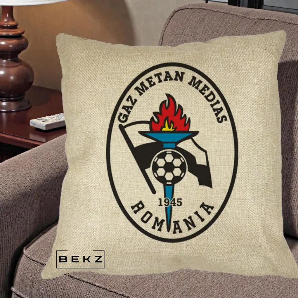 Perna Personalizata Gaz Metan Medias 1945 Fotbal, 40x40 cm, Crem, Husa Detasabila, Perna Inclusa, BEKZ®