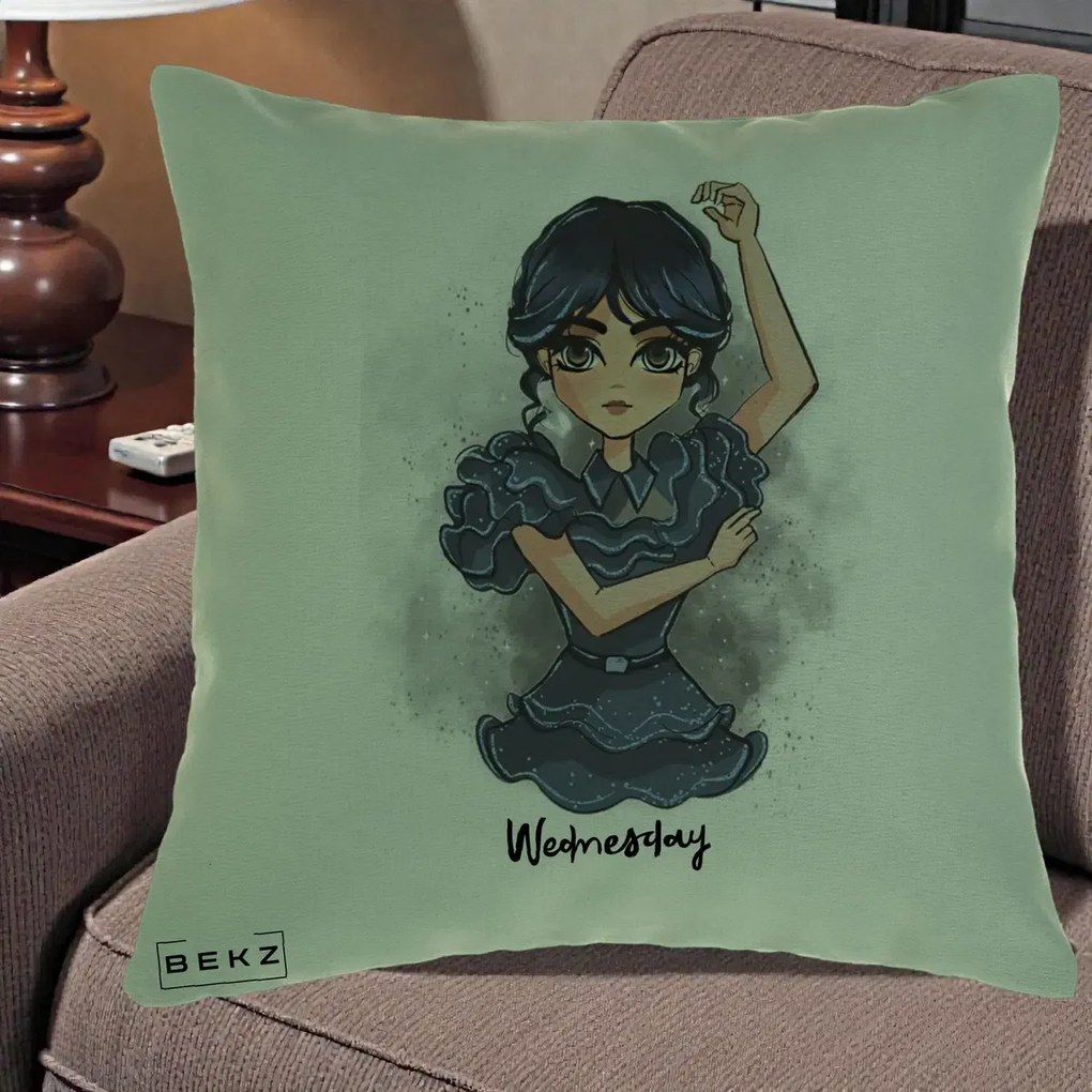 Perna Personalizata Wednesday Addams Dancing Queen, 40x40 cm, Verde, Husa Detasabila, Perna Inclusa, BEKZ®