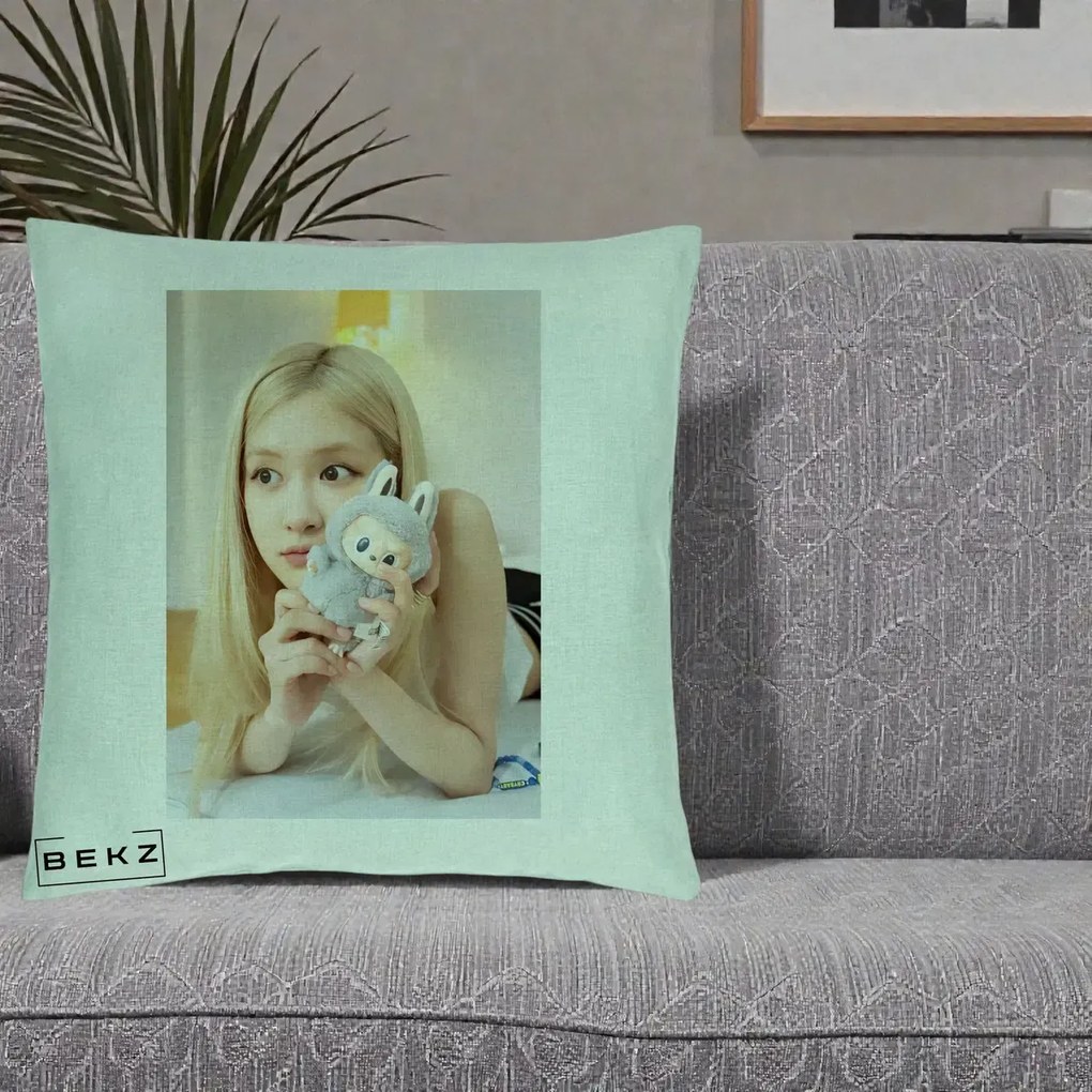 Perna Personalizata K-pop BLACKPINK Rose cu Papusa Iepure, 40x40 cm, Verde Menta, Husa Detasabila, Perna Inclusa, BEKZ®