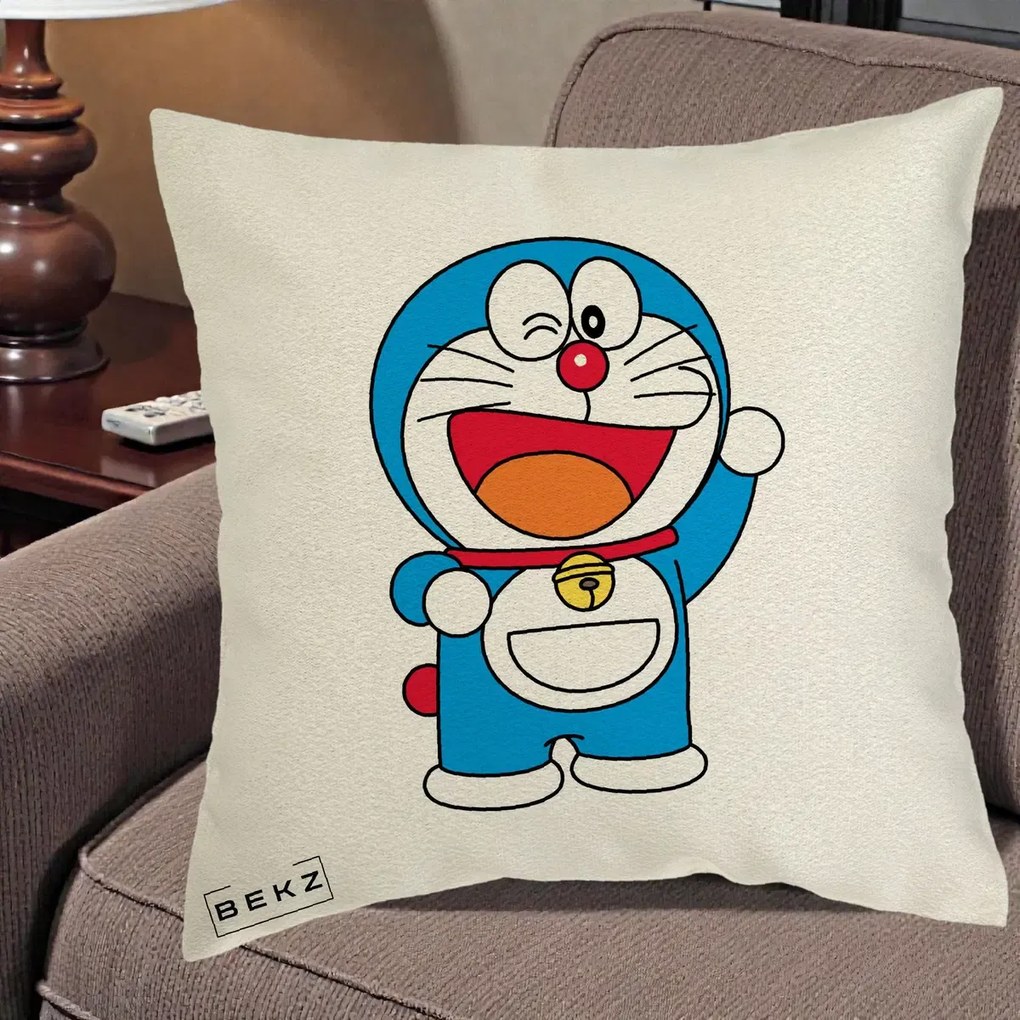 Perna Personalizata Doraemon Salutand, 40x40 cm, Ecru, Husa Detasabila, Perna Inclusa, BEKZ®