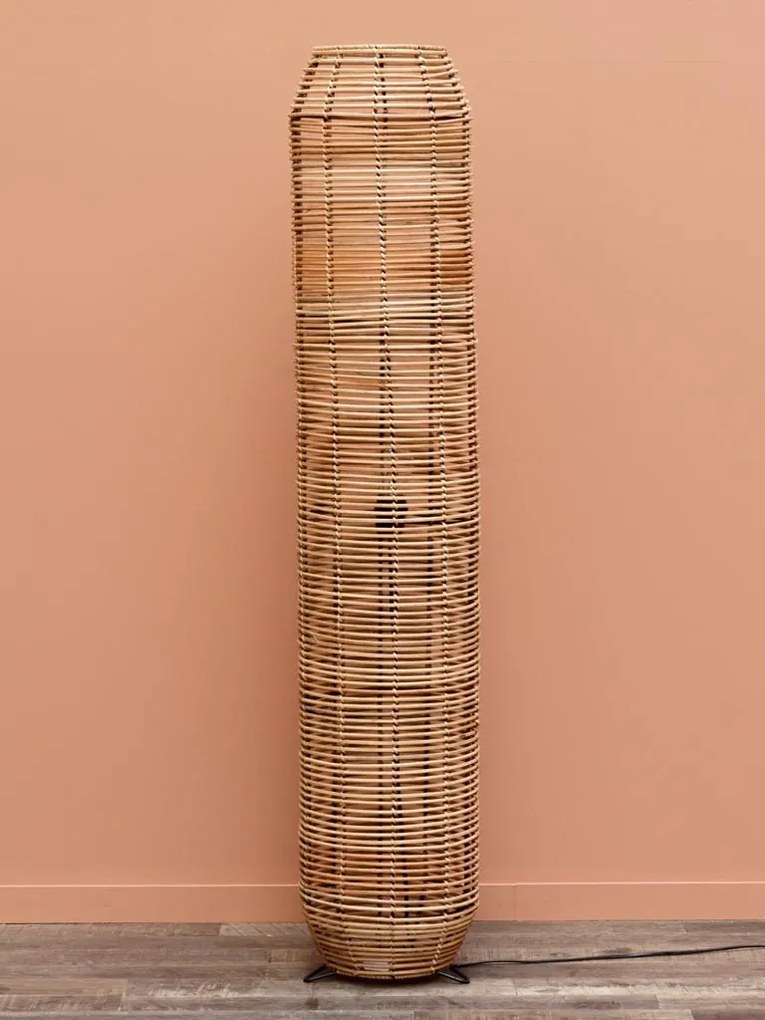 Lampadar din rattan, Vannes