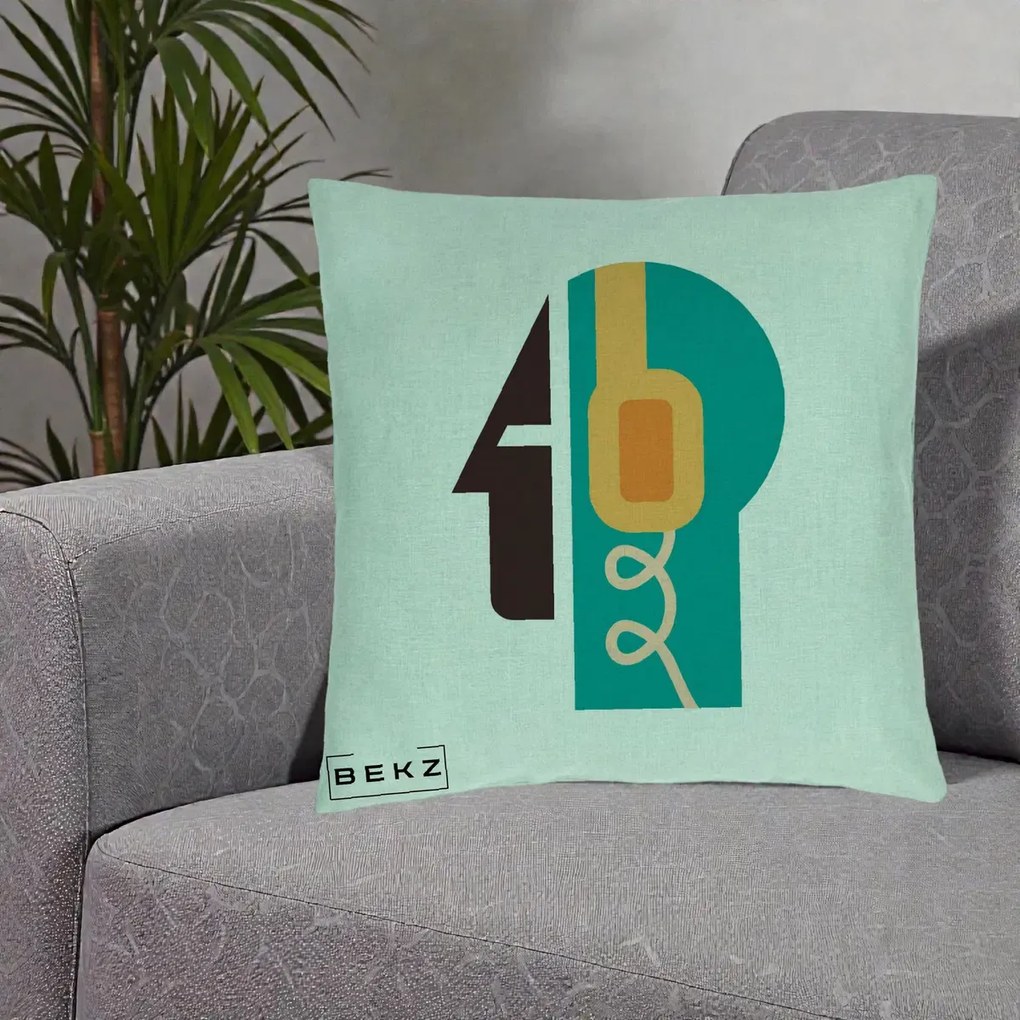Perna Personalizata Retro Casti Muzicale, 40x40 cm, Verde Menta, Husa Detasabila, Perna Inclusa, BEKZ®