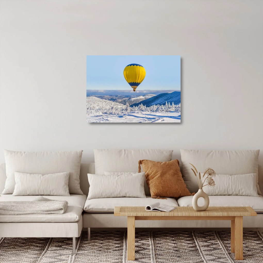 Tablou pe sticlă - Zbor peste peisaj de iarnă (70x50 cm)