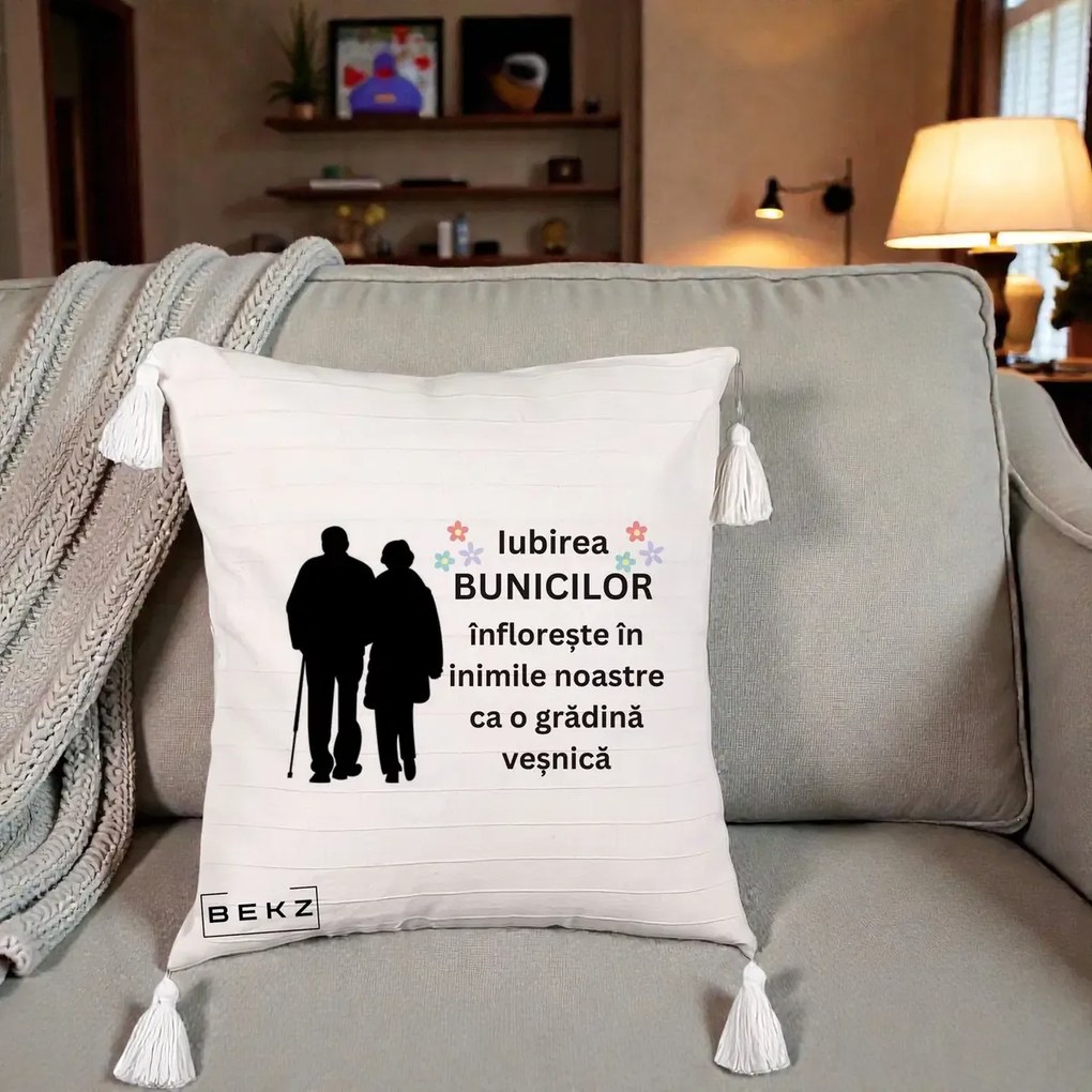 Cadou pentru Bunici - Perna Personalizata Bunicii Iubirea Infloreste Silueta Neagra Flori, 40x40 cm, Bej cu Franjuri, Husa Detasabila, Perna Inclusa, BEKZ®