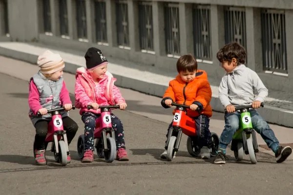 Funny Wheels - Bicicletă fără pedale 2în1 RIDER SPORT, roșu/negru