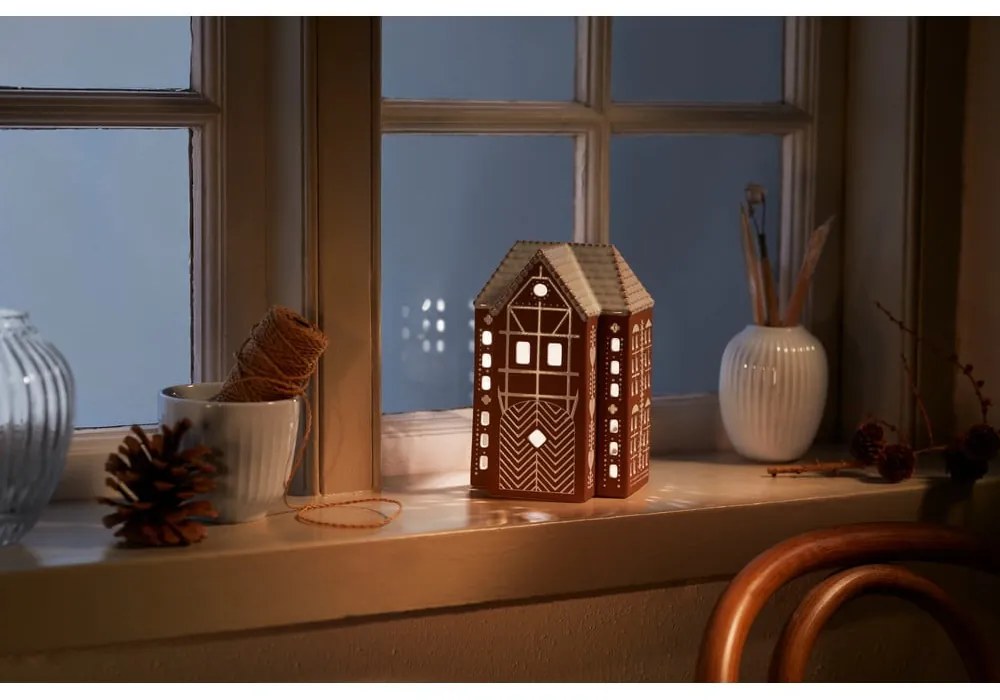 Sfeșnic pentru lumânări pastilă din ceramică Gingerbread Lighthouse – Kähler Design