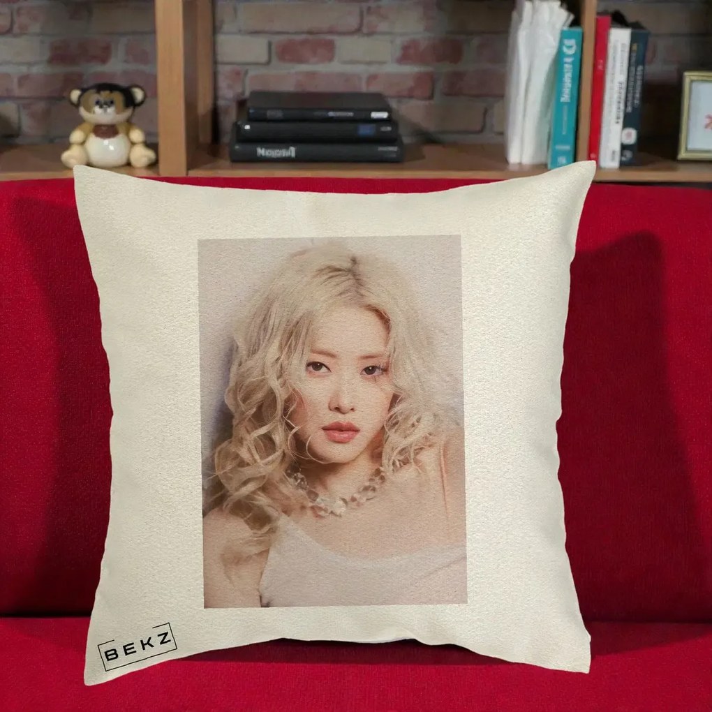 Perna Personalizata K-pop BLACKPINK Rose, 40x40 cm, Ecru, Husa Detasabila, Perna Inclusa, BEKZ®
