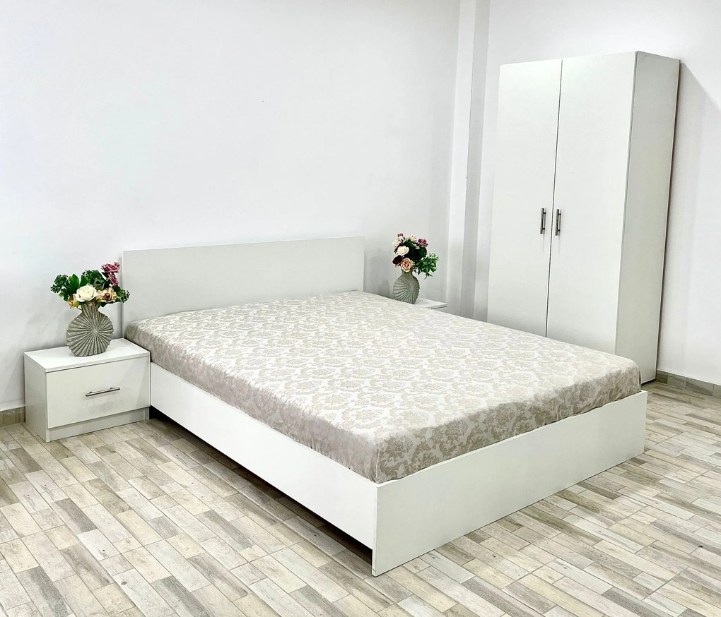 Dormitor Combi, culoare alb, cu pat standard 140 x 200 cm, dulap cu 2 usi 90 cm si 2 noptiere