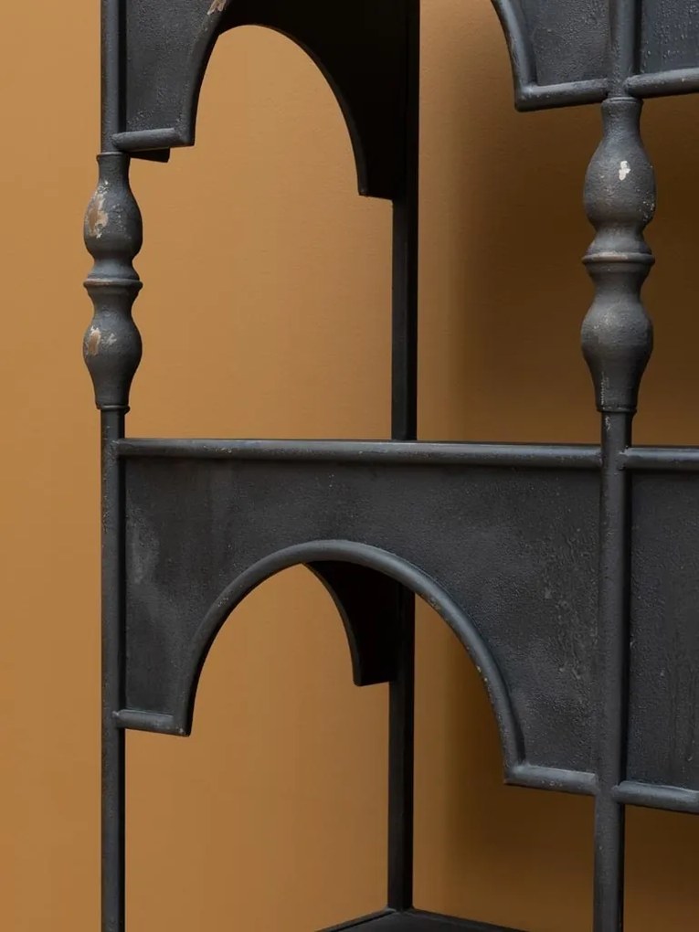 Etajeră din metal, negru, cu patină vintage, 5 rafturi și arcade decorative, finisaj antichizat, 194 x 120 x 34,5 cm, „Alhambra”
