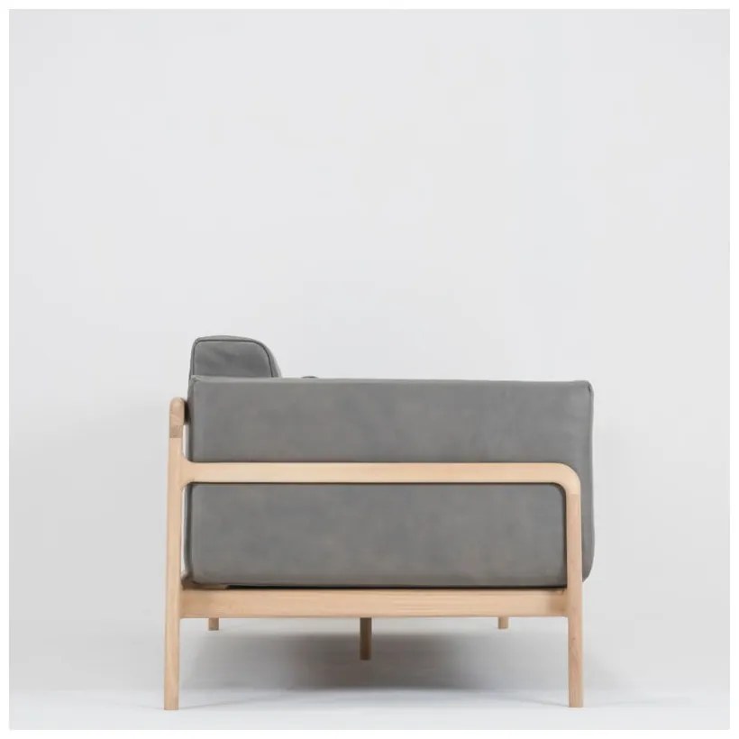 Canapea din piele bovină cu structură din lemn masiv de stejar Gazzda Fawn, 240 cm, gri închis