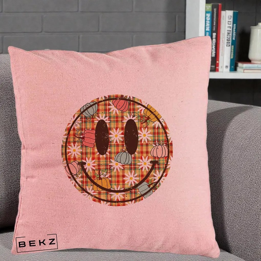 Perna Decorativa Smiley Face de Toamna cu Tartan si Dovlecei, 40x40 cm, Roz, Husa Detasabila, Perna Inclusa, BEKZ®
