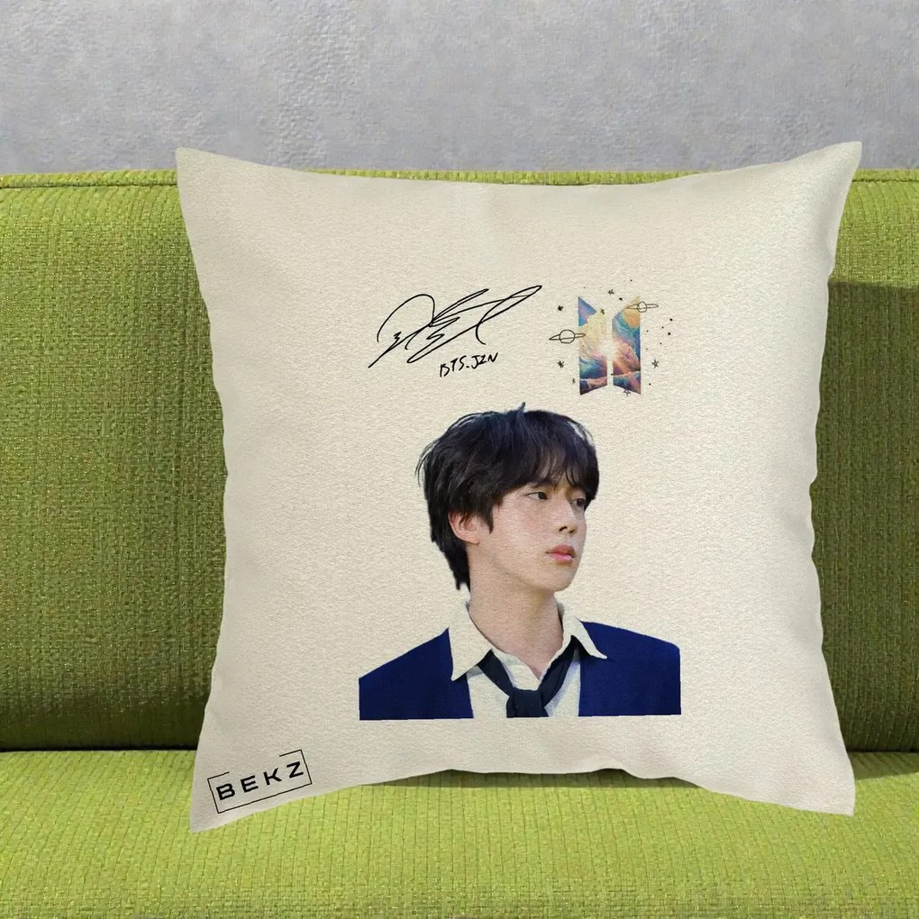 Perna Personalizata K-pop BTS Jin Portret Tinuta Albastra Autograf, 40x40 cm, Ecru, Husa Detasabila, Perna Inclusa, BEKZ®