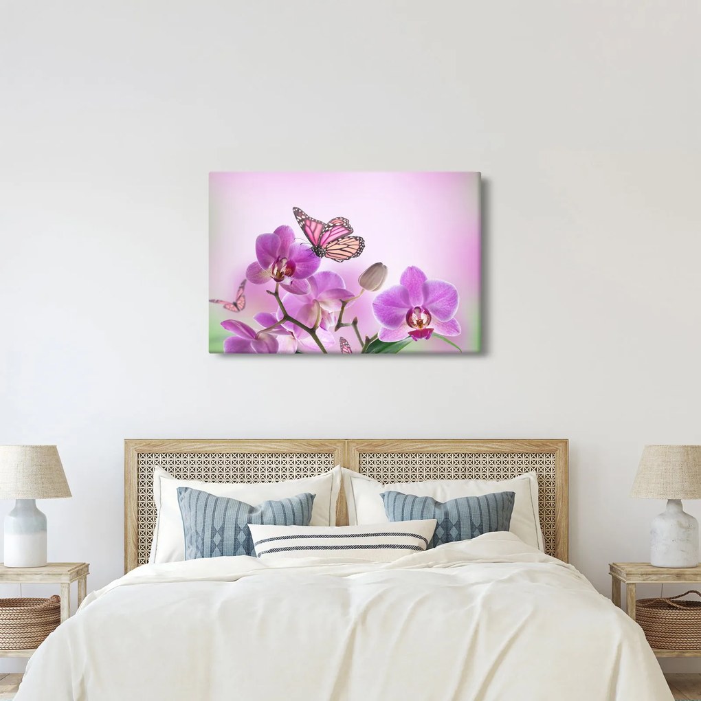 Tablou - Fluture pe flori de orhidee, liliac (90x60 cm)