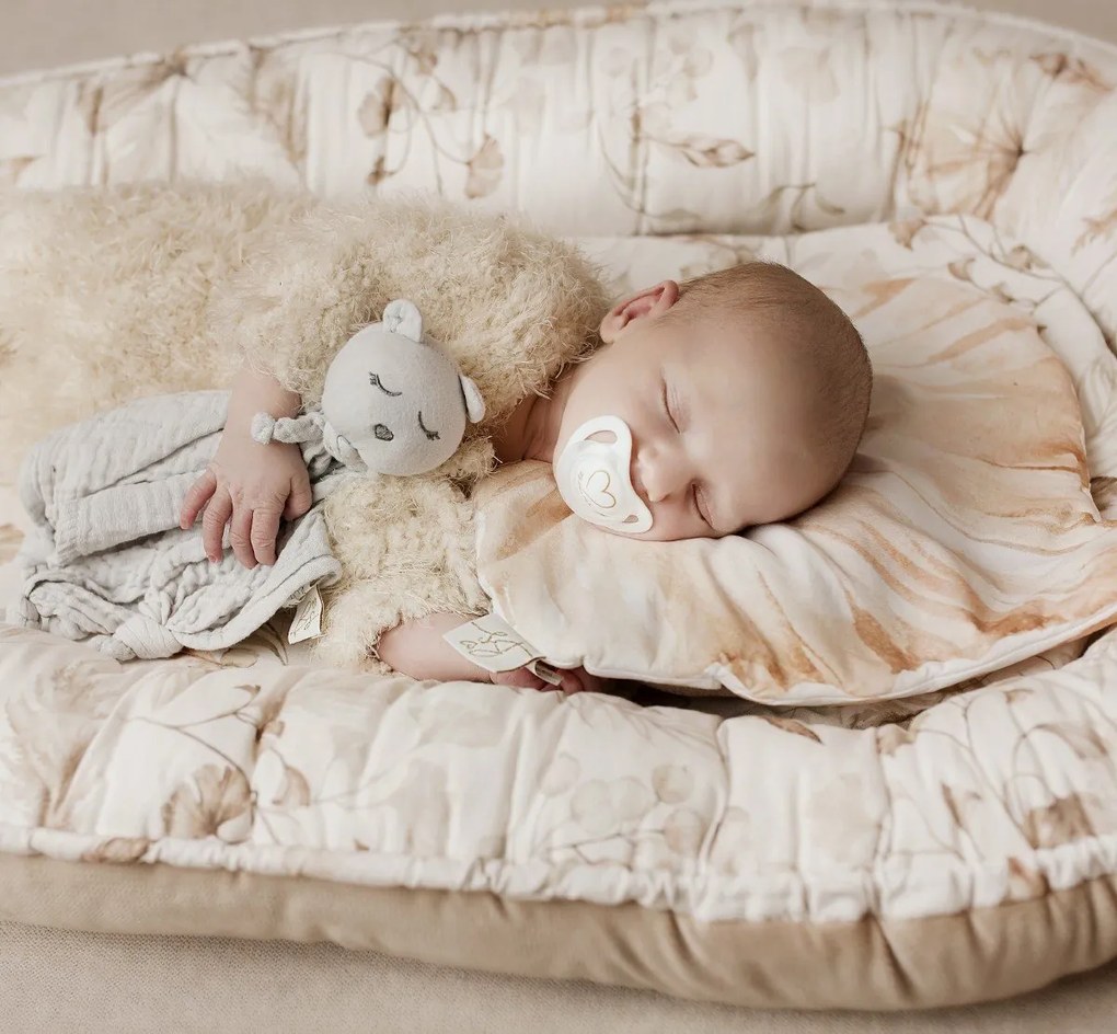 Suport de dormit Babynest Premium Bumbac si Catifea Peony Dreamland Soft Grey by BabySteps, 70x35 cm