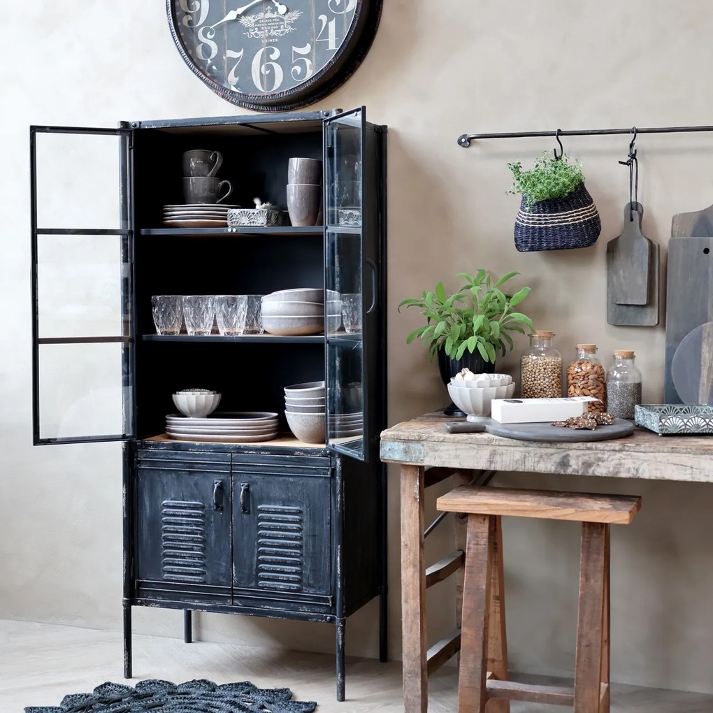 Dulap vitrină industrial din metal, negru, cu 2 uși vitrate, 2 uși cu jaluzele și 3 rafturi, finisaj antichizat, 140 x 60 x 38,5 cm, „Forge”