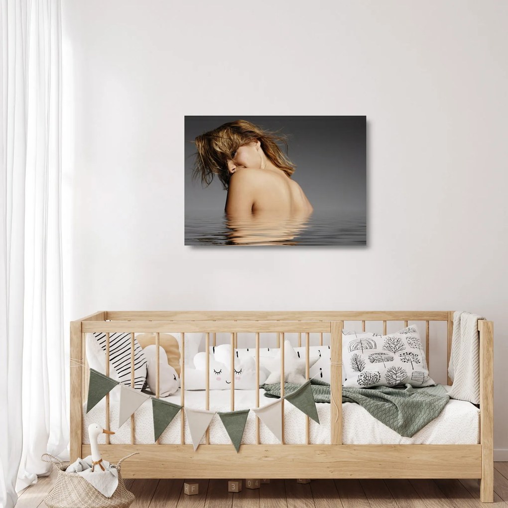 Tablou pe sticlă - Imaginea unei femei care face baie (70x50 cm)