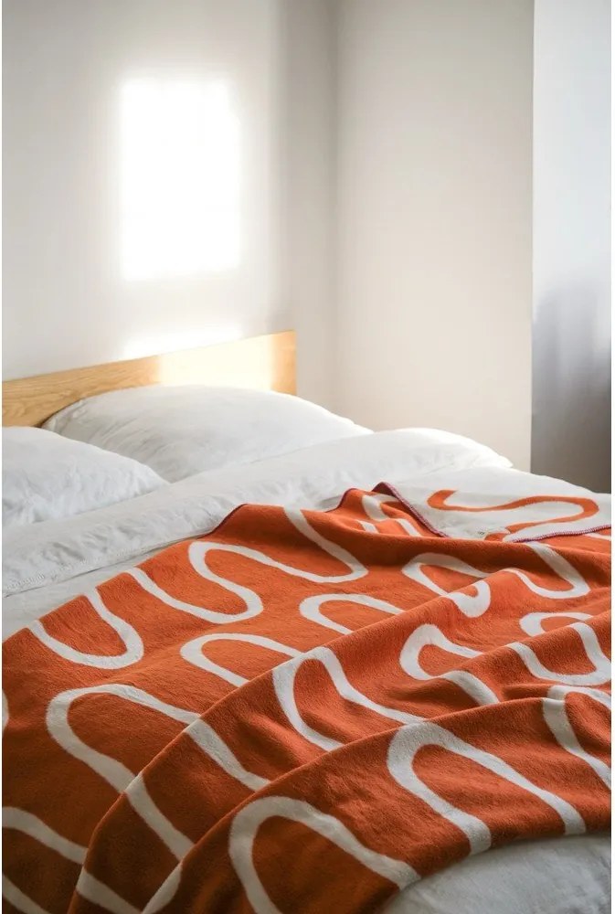 Pătură portocalie 150x200 cm Swirl – noo.ma