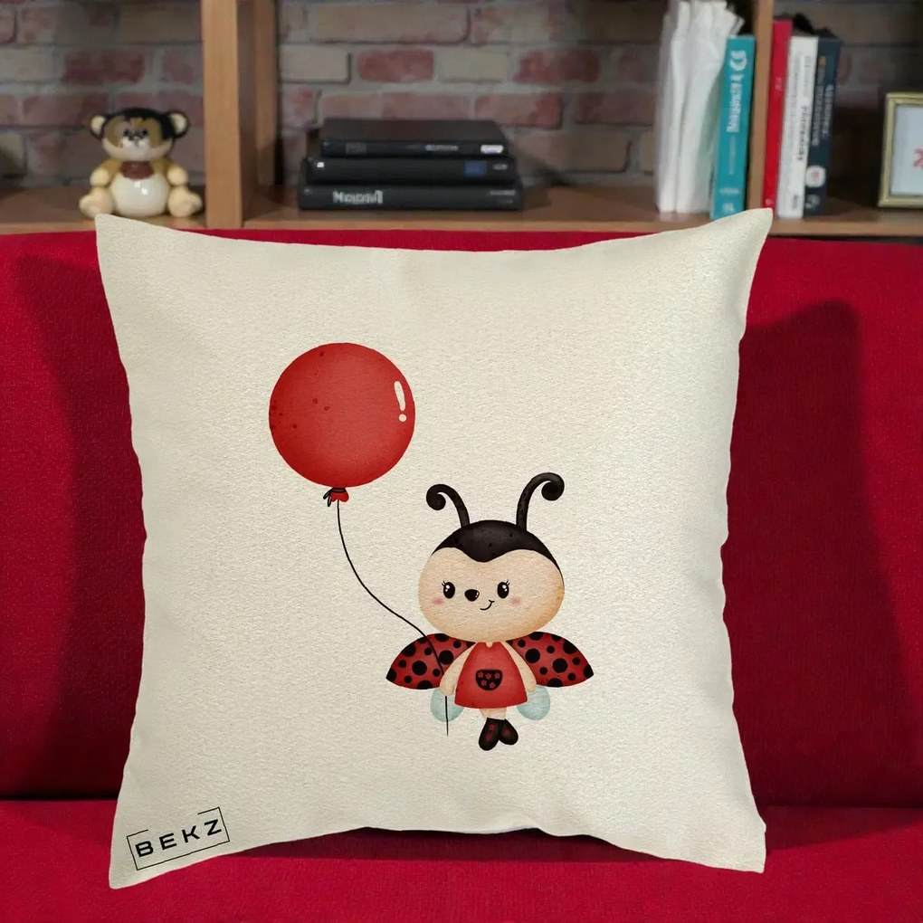 Perna Decorativa Buburuza cu Balon Rosu, 40x40 cm, Ecru, Husa Detasabila, Perna Inclusa, BEKZ®