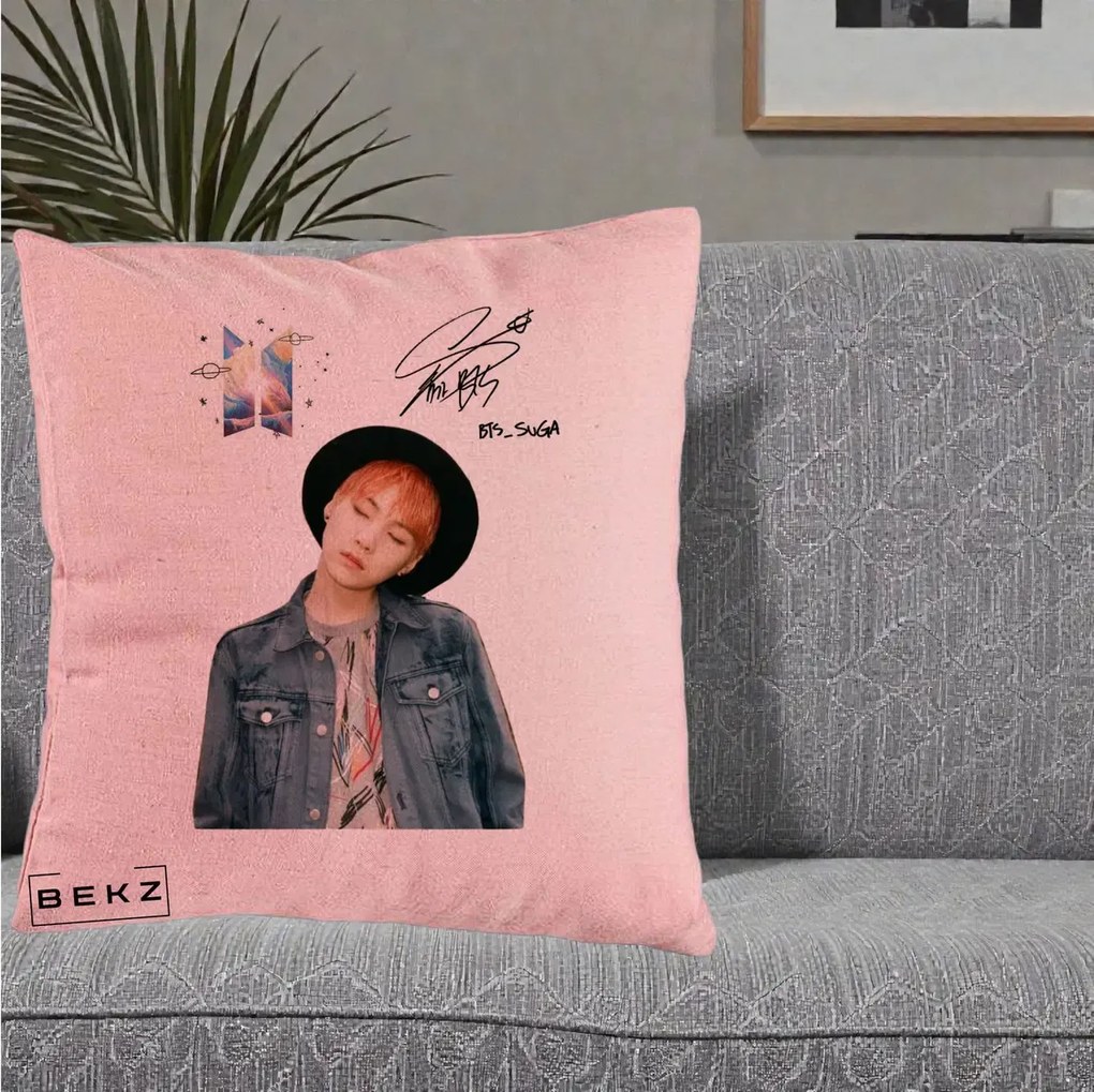 Perna Personalizata K-pop BTS Suga par Portocaliu Palarie Autograf, 40x40 cm, Roz, Husa Detasabila, Perna Inclusa, BEKZ®