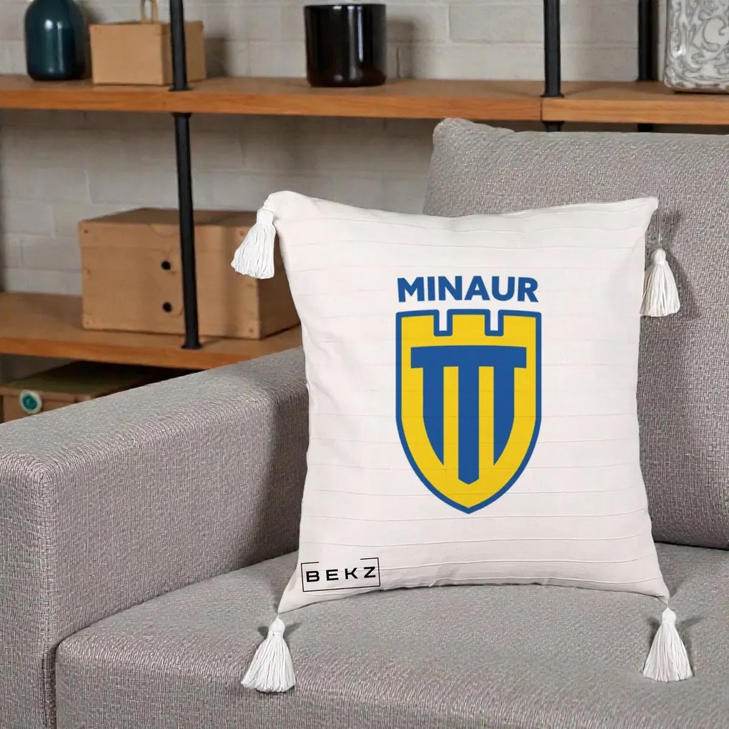 Perna Personalizata Minaur Baia Mare Fotbal, 40x40 cm, Bej cu Franjuri, Husa Detasabila, Perna Inclusa, BEKZ®