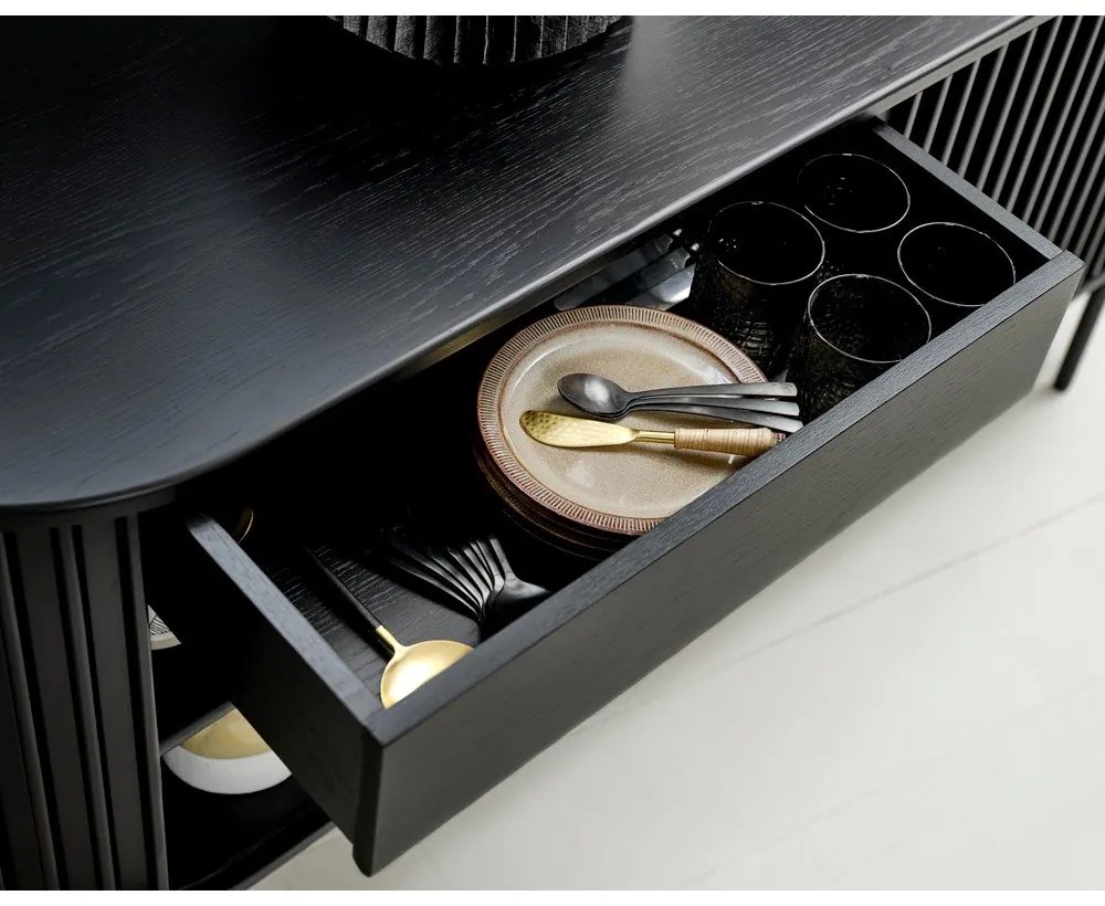 Comodă neagră joasă cu aspect de lemn de stejar cu ușă glisantă 73x160 cm Siena – Unique Furniture