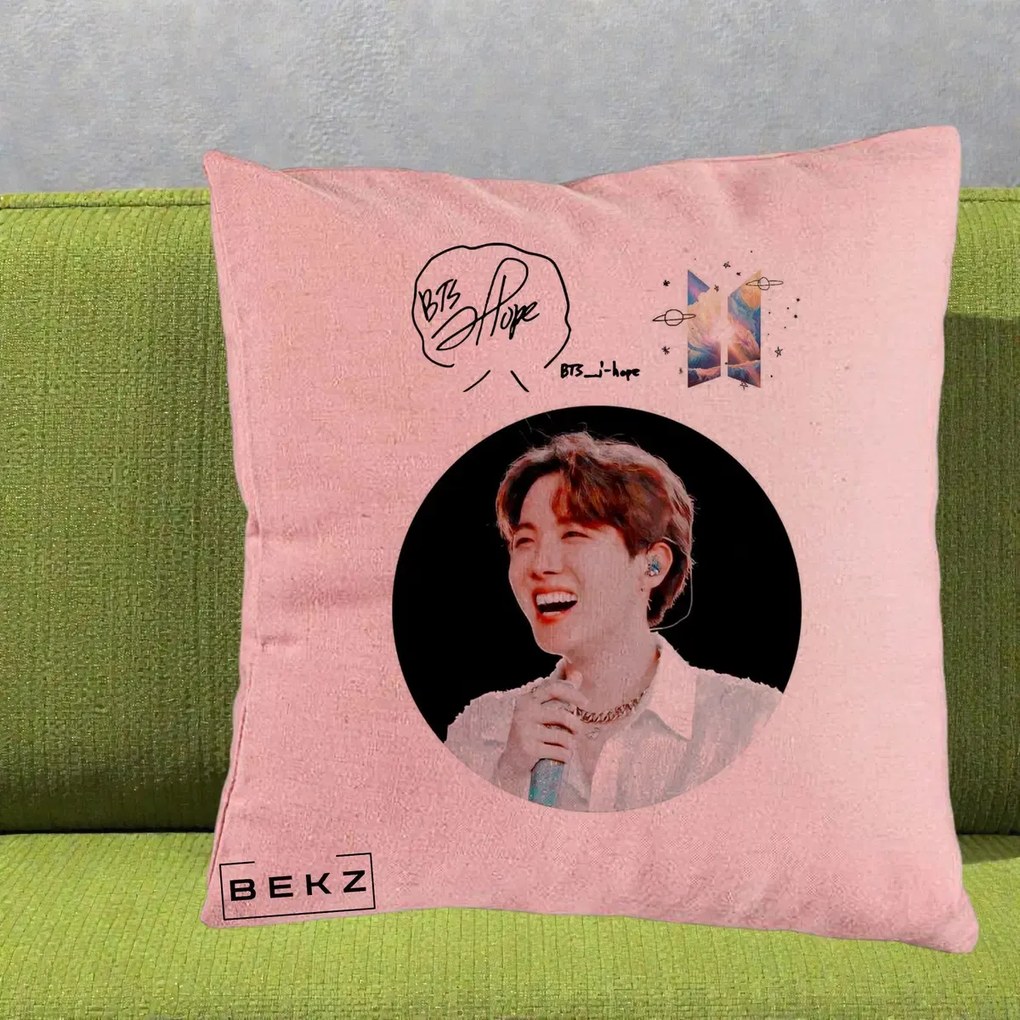 Perna Personalizata K-pop BTS J-Hope Portret cu Autograf, 40x40 cm, Roz, Husa Detasabila, Perna Inclusa, BEKZ®