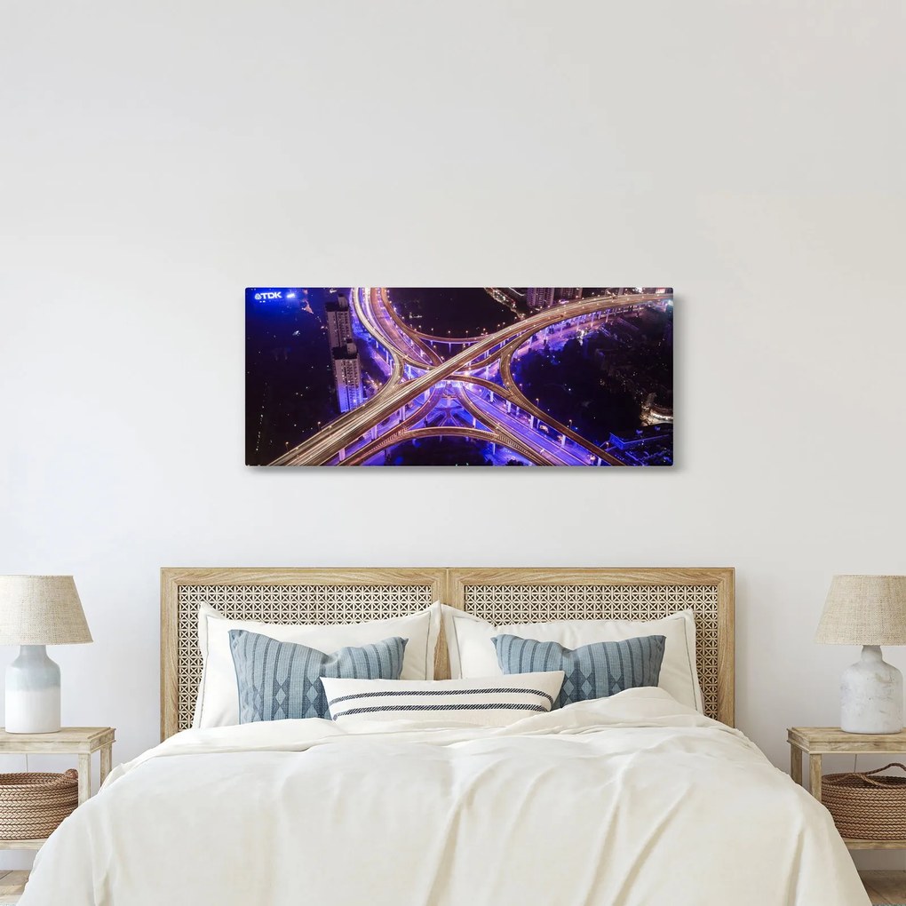 Tablou cu o interesecție mare noapte (120x50 cm)