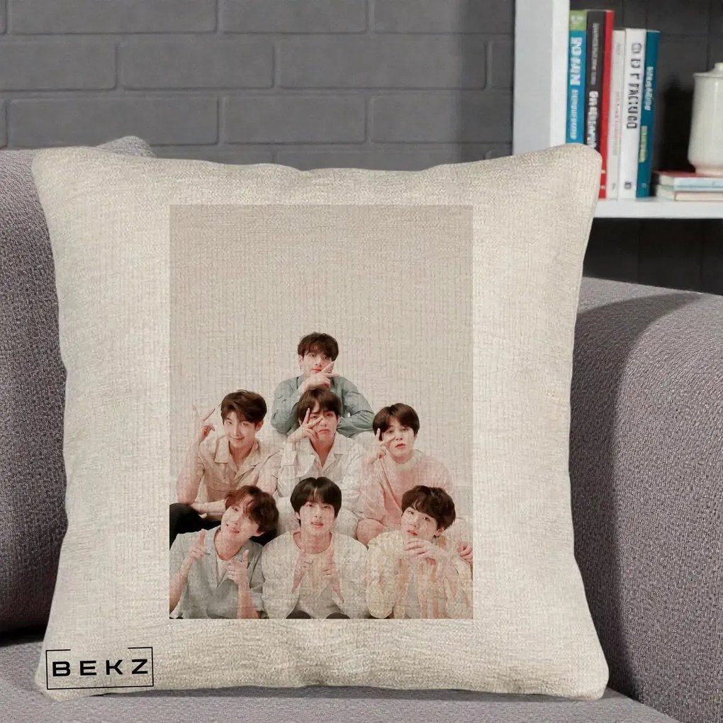 Perna Personalizata K-pop BTS Foto Grup Pastel, 40x40 cm, Bej Canapea, Husa Detasabila, Perna Inclusa, BEKZ®
