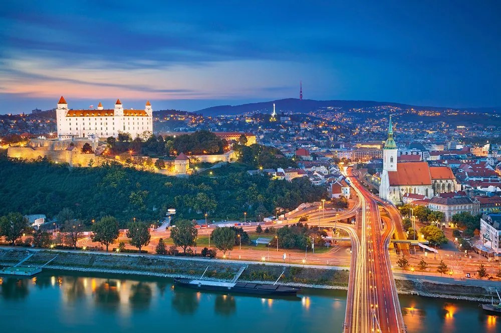 Fototapet seara la Bratislava