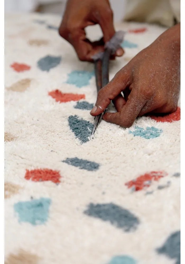 Covor crem lavabil/țesut manual din bumbac 140x200 cm Terrazzo Marble – Lorena Canals