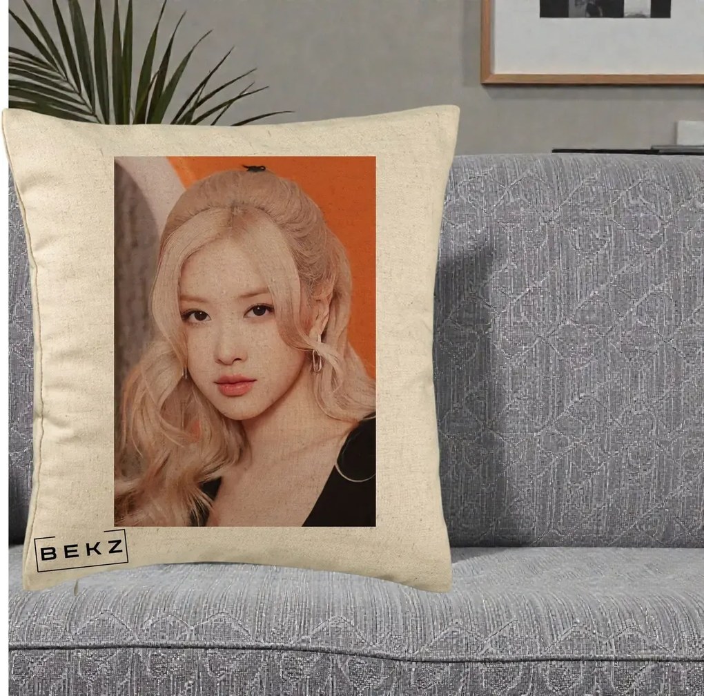 Perna Personalizata K-pop BLACKPINK cu Funda Rosie, 40x40 cm, Bej, Husa Detasabila, Perna Inclusa, BEKZ®