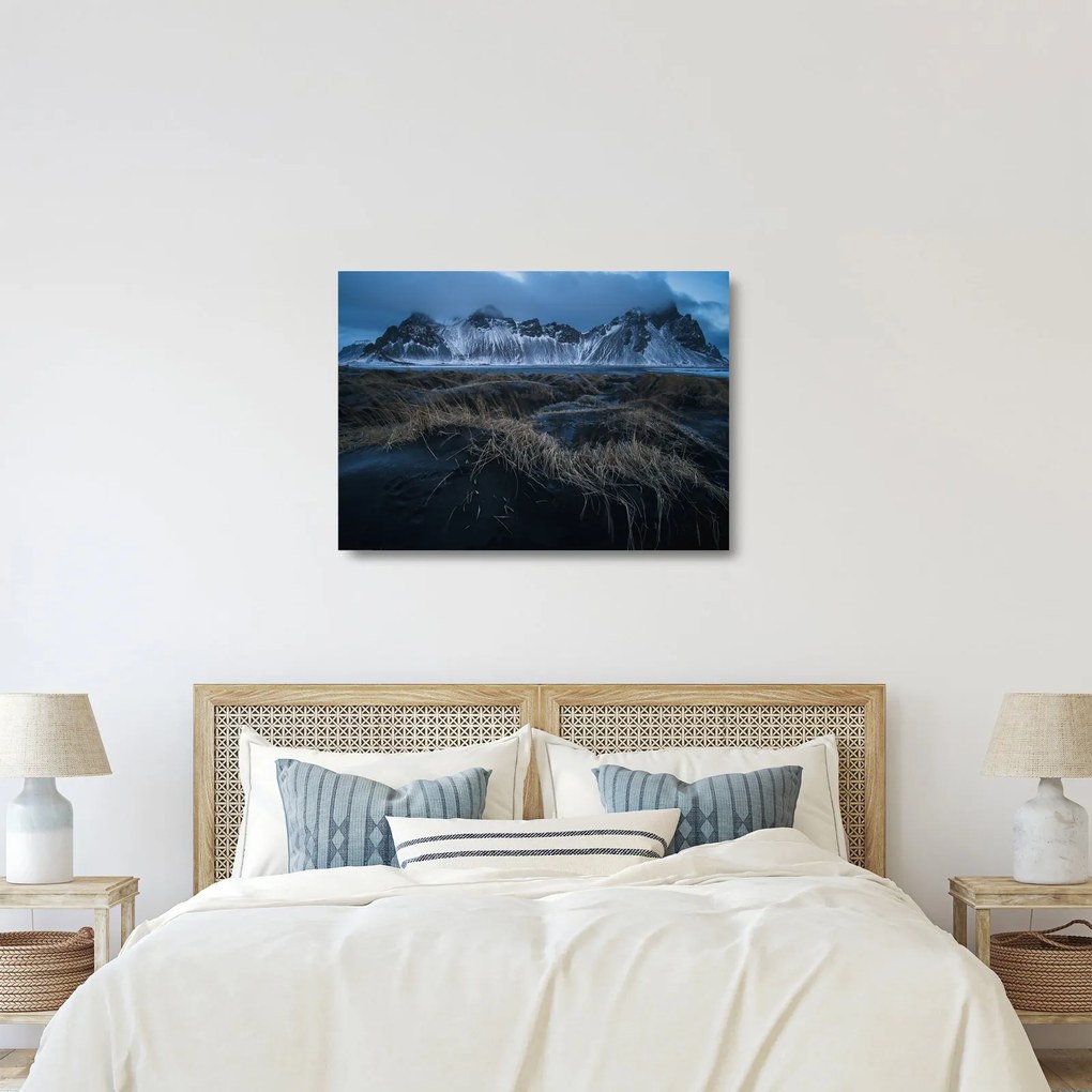 Tablou pe sticlă cu priveliște spre vărfurile Islanda (70x50 cm)