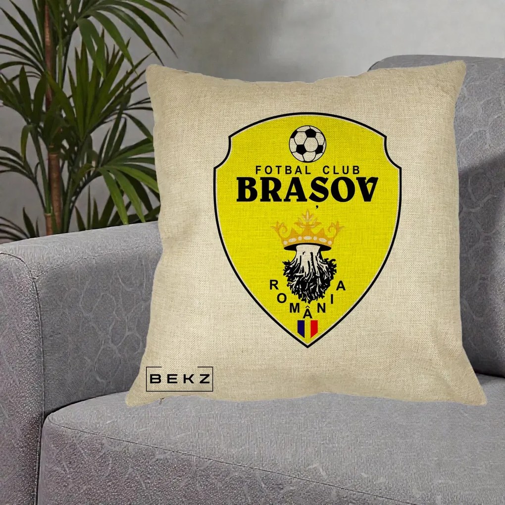 Perna Personalizata FC Brasov Fotbal Romania, 40x40 cm, Crem, Husa Detasabila, Perna Inclusa, BEKZ®