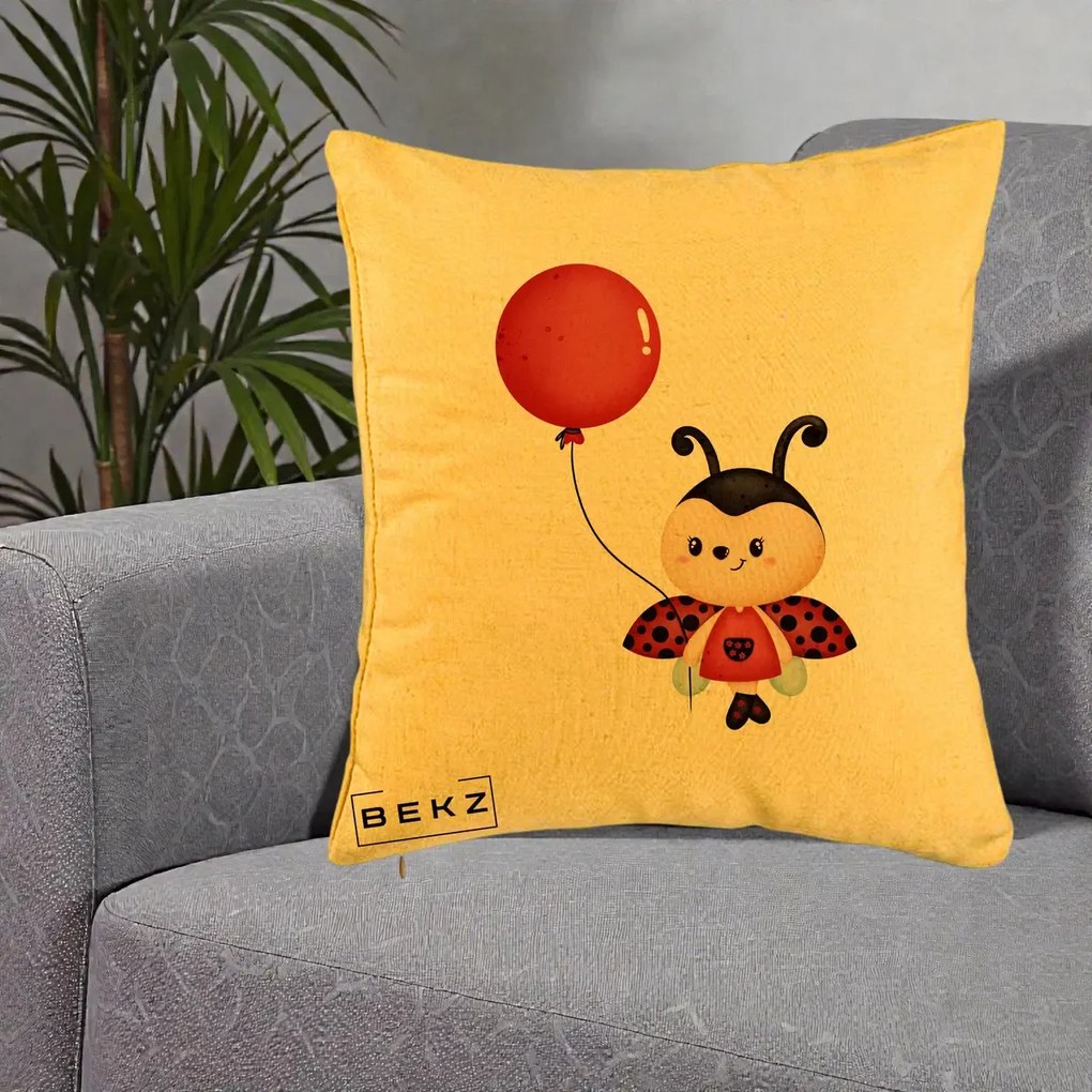 Perna Decorativa Buburuza cu Balon Rosu, 40x40 cm, Galben, Husa Detasabila, Perna Inclusa, BEKZ®