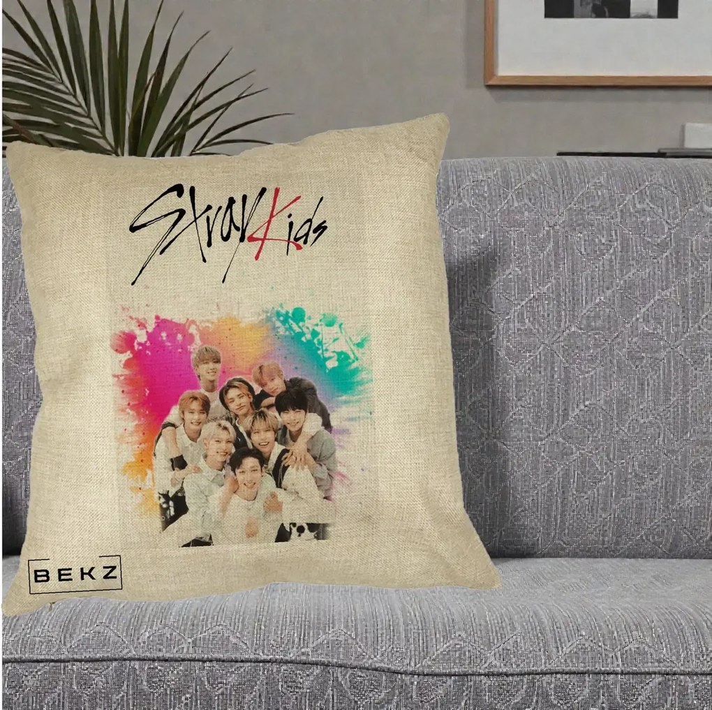 Perna Personalizata K-pop Stray Kids cu Splash Multicolor, 40x40 cm, Crem, Husa Detasabila, Perna Inclusa, BEKZ®