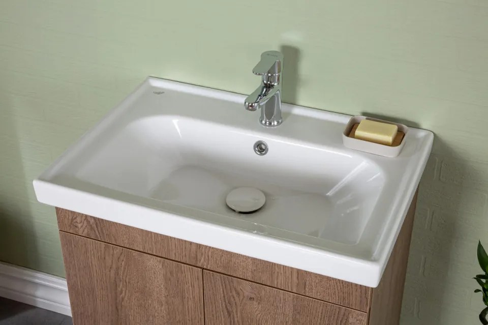 Set Mobilier Baie Bryce, Include Baza Lavoar, Lavoar și Corp cu Oglinda, 65 cm, Nuc
