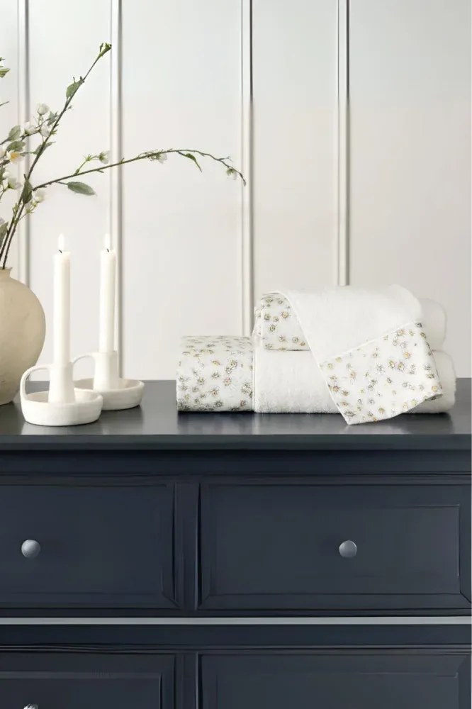 Set cadou de prosoape și prosop de corp MARY, 3 buc Alb / White